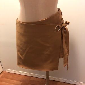 Tan skort.